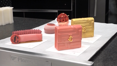 Pasteles con forma de bolsos de Jimmy Choo en el Four Seasons Hotel Madrid