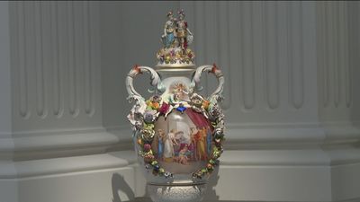 'Flores y frutos', una exposición de piezas únicas en el Banco de España