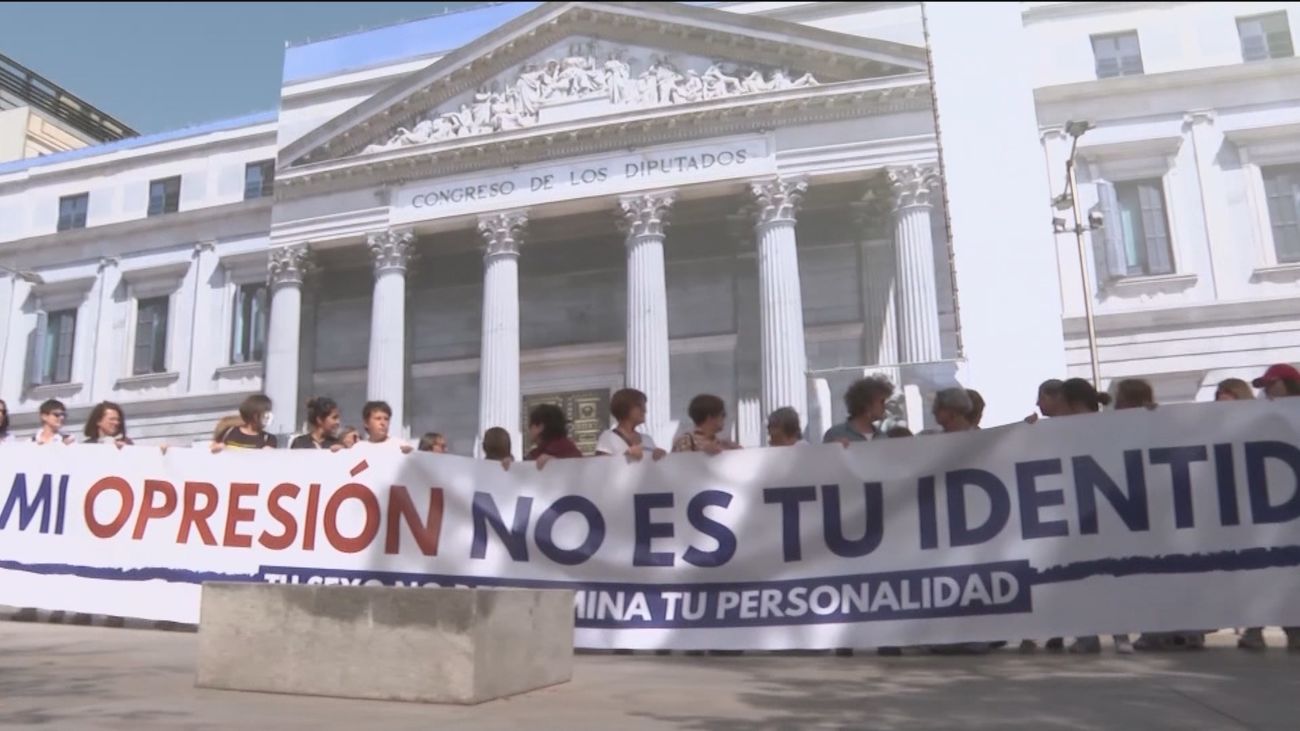 El PSOE pide una semana más para presentar enmiendas a la ley trans