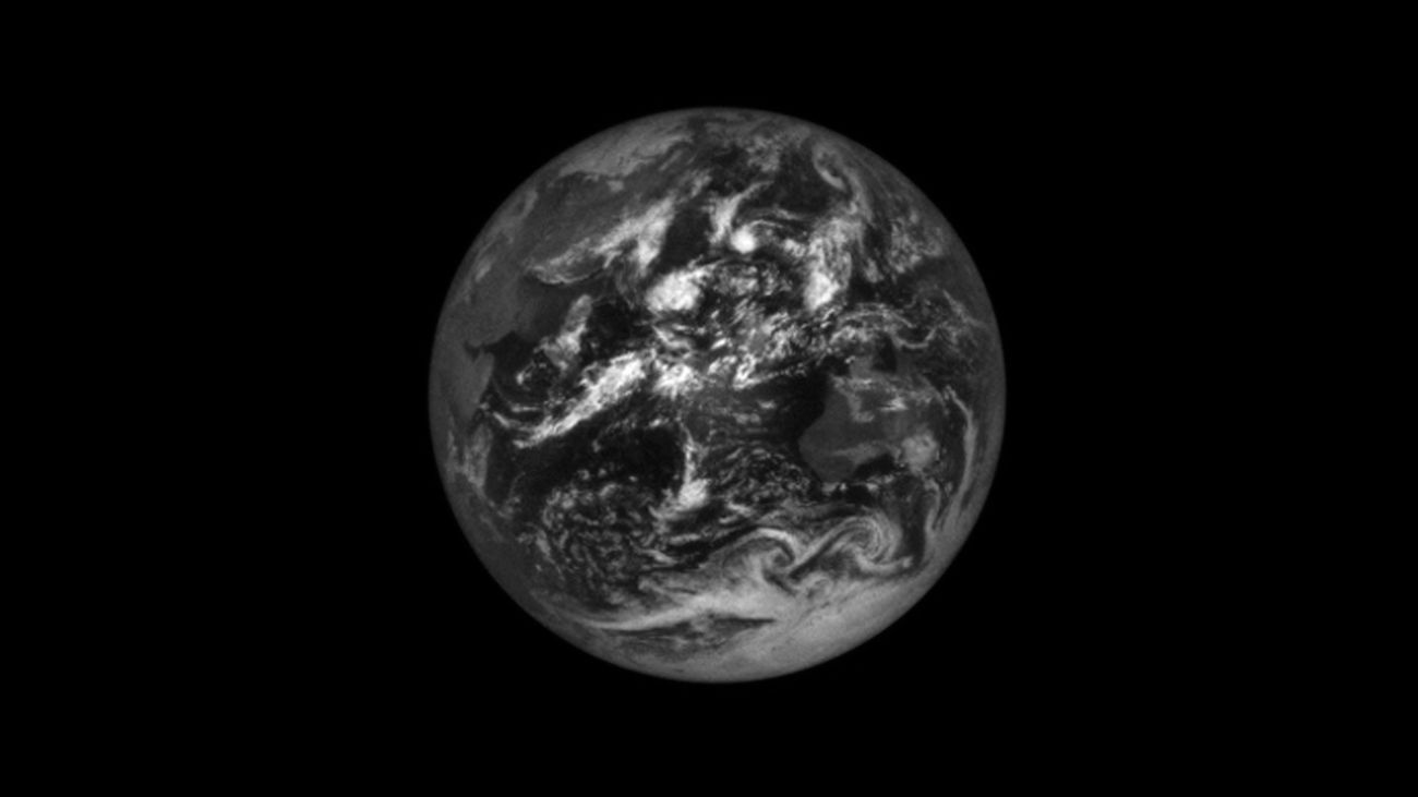 Imagen de la Tierra captada por la nave Lucy de la NASA