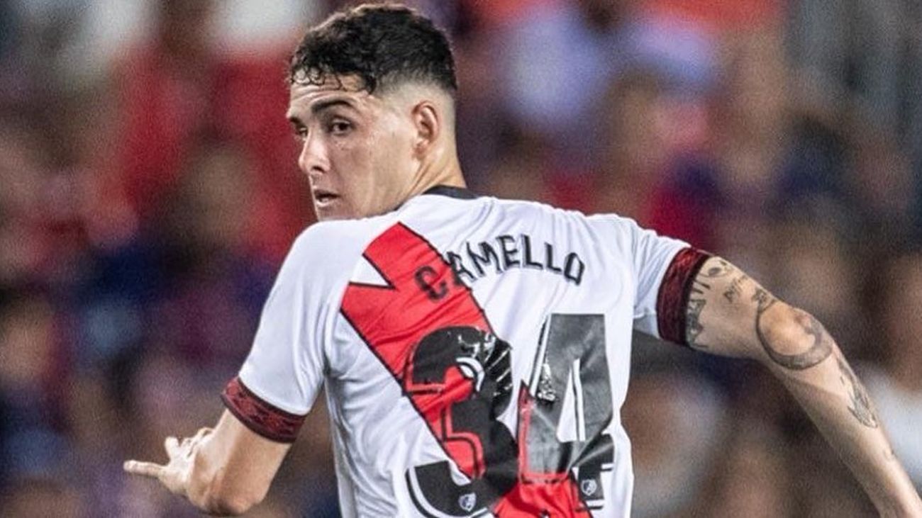 Sergio Camello, único delantero del Rayo disponible frente al Sevilla