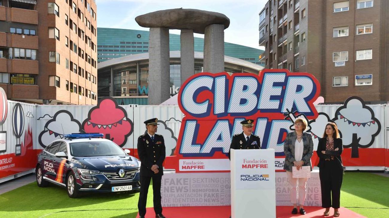 Ciberland, un espacio para conocer los riesgos del mundo digital y aprender a defenderse