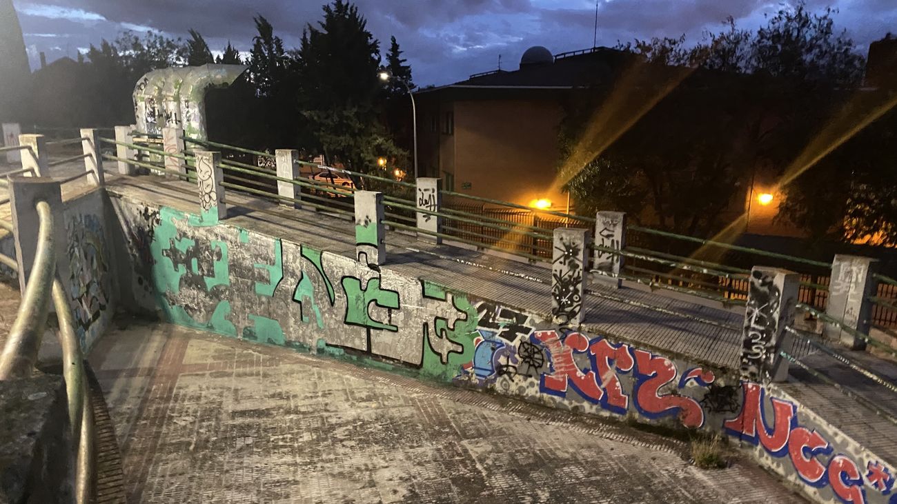 Coslada: Pillan a tres jóvenes pintando grandes  grafitis en comunidades de vecinos