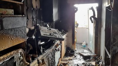 Un incendio sin heridos calcina la cocina de una vivienda en Alcorcón