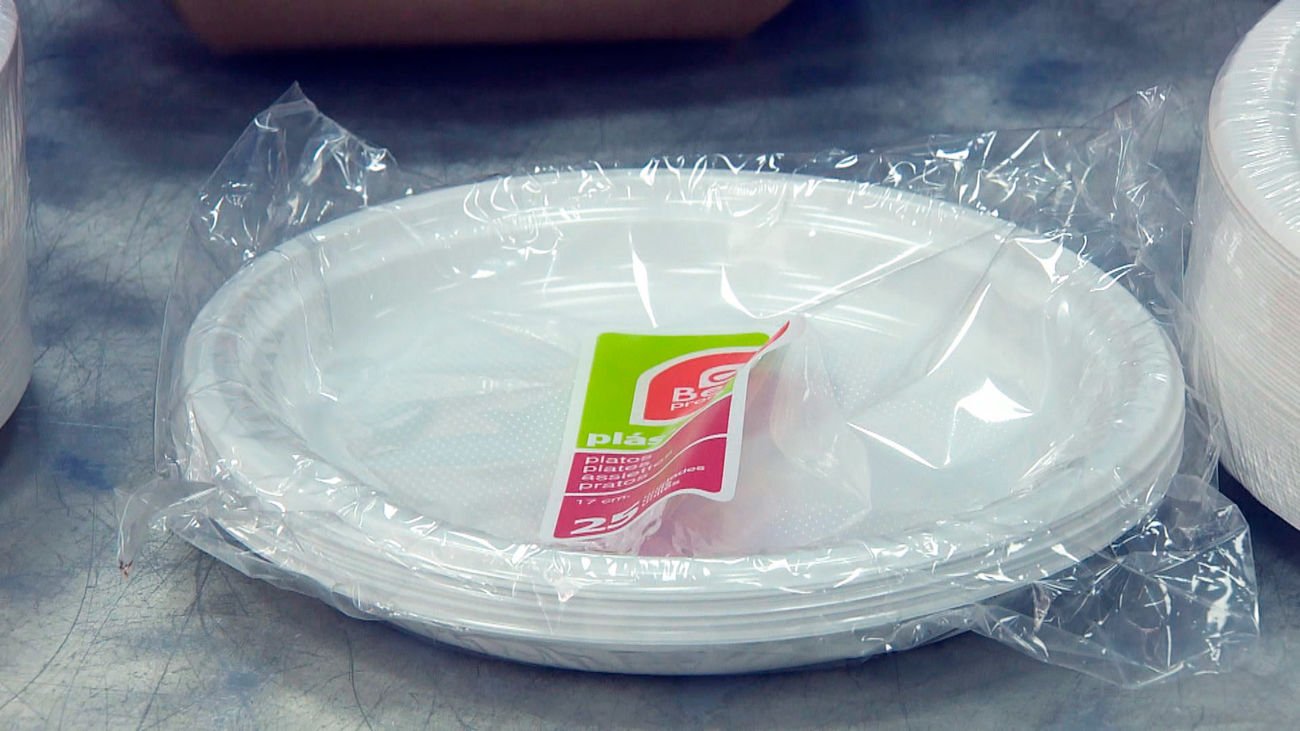 Piden retrasar el impuesto al plástico hasta 2024 por la subida de costes