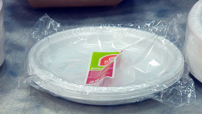 Piden retrasar el impuesto al plástico hasta 2024 por la subida de costes