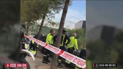 Susto en el Manzanares: Rescatan a un hombre que se había metido en el río y no quería salir