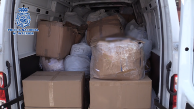 Cuatro detenidos por falsificar ropa en Parla y venderla en toda España