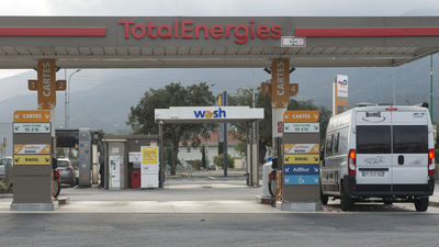 Los precios del petróleo Brent y Texas siguen a la baja