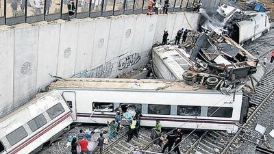 Advierten la peligrosidad del tramo de vía y la falta de señalización en el accidente de Santiago