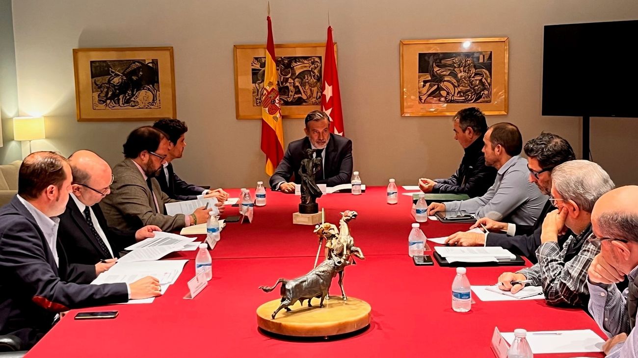 La Comunidad de Madrid detalla a las peñas la reforma del reglamento de espectáculos taurinos populares