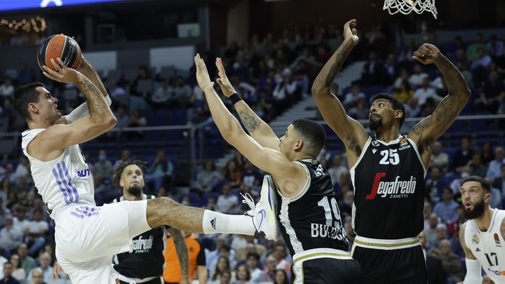 Abalde ante el Virus / EFE