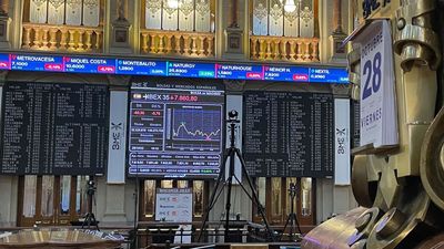 El Ibex 35 sube casi un 5% en la semana y cierra por encima de los 7.900