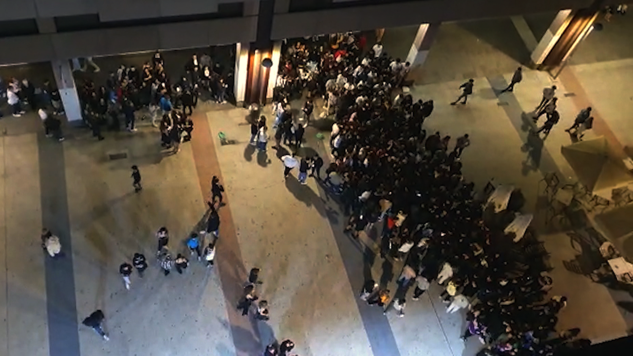 Los vecinos de Tetuán conviven con peleas, ruidos y suciedad cada noche