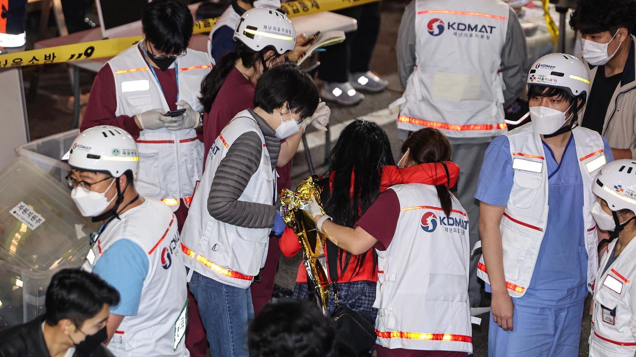 Al menos 153 muertos en una estampida durante las celebraciones de Halloween en Seúl