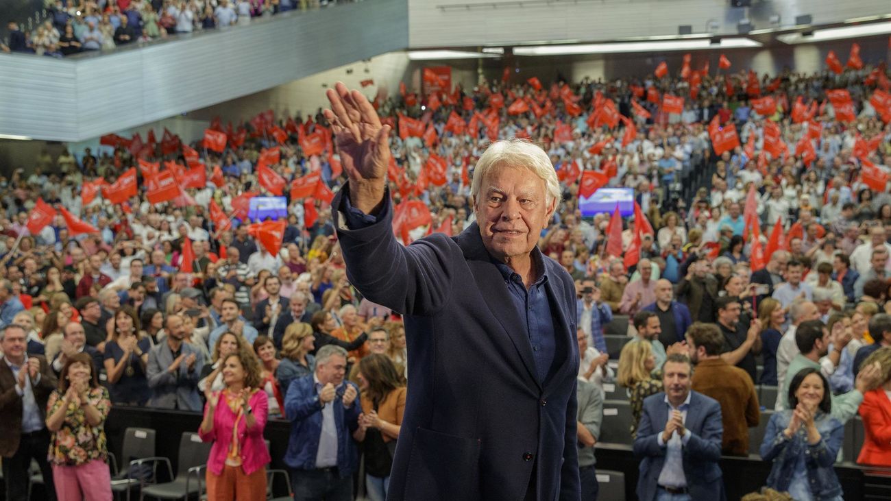 El exsecretario general y expresidente del Gobierno, Felipe González, participa este sábado en Sevilla en un acto para conmemorar el 40 aniversario de la victoria electoral  de 1982