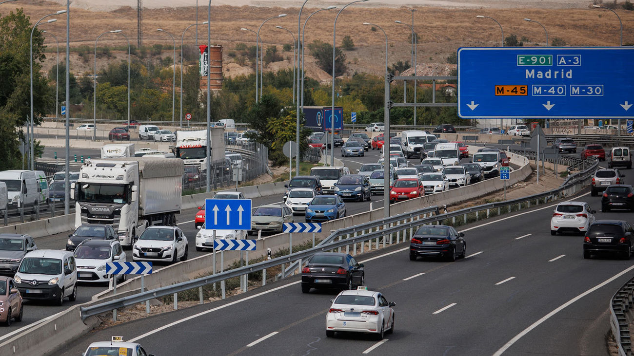 Complicaciones en las carreteras de Madrid y Barcelona y en cuatro provincias
