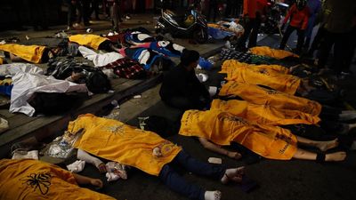 Corea del Sur declara luto e investiga la avalancha humana que dejó 153 muertos