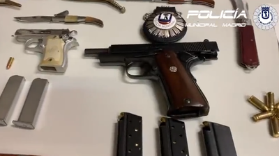 Detenidas cuatro personas en el entorno del cementerio de Carabanchel por portar armas de fuego