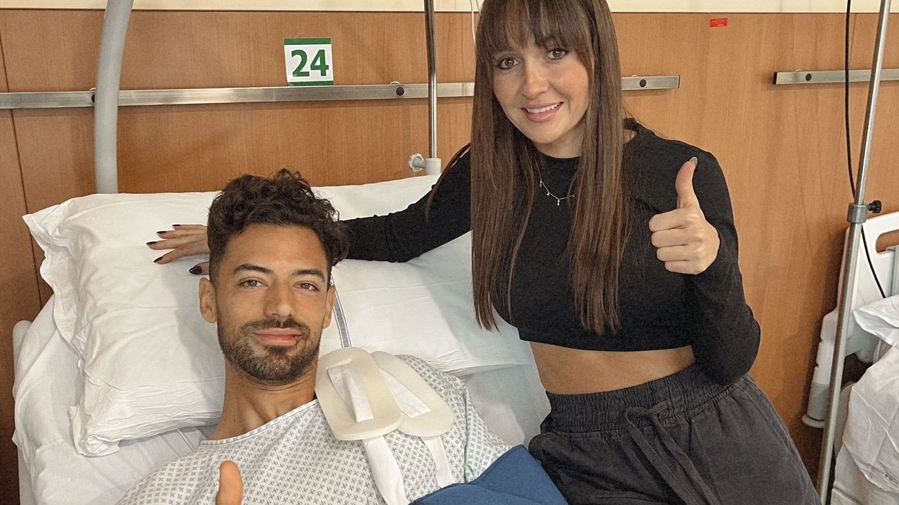 El futbolista Pablo Marí durante su recuperación en el hospital tras ser apuñalado