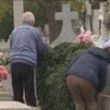 Aumenta la afluencia a los cementerios en la víspera de Todos los Santos