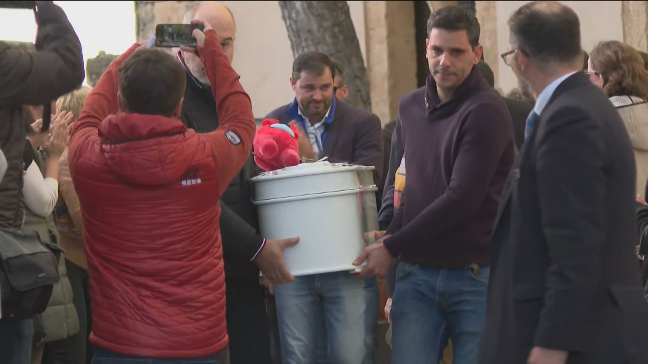 Dolor en Torrecaballeros (Segovia) en la despedida a la niña Olivia