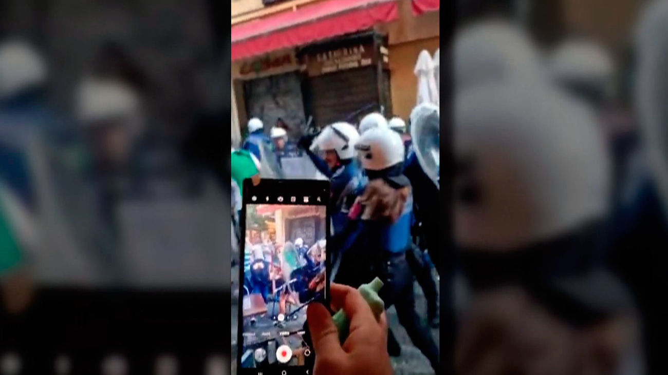 Los hinchas del Celtic la lían en el centro de la capital: cargas policiales antes del partido frente al Real Madrid