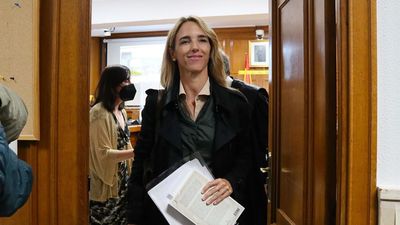 El fiscal pide absolver a Álvarez de Toledo de dañar el honor del padre de Pablo Iglesias
