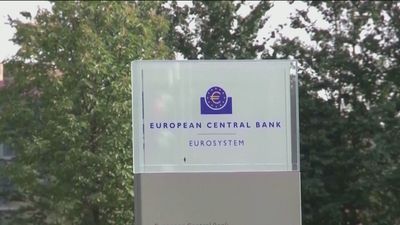El BCE pide que el impuesto español a la banca se repercuta al cliente porque puede lastrar el crédito