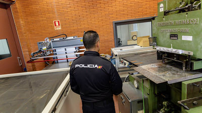 Dos detenidos tras desmantelar un laboratorio de fabricación de documentos falsos