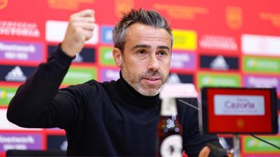 Vilda no da marcha atrás y continúa sin convocar a las 15 'rebeldes'