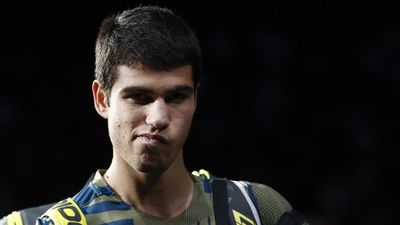 Un mermado Alcaraz se retira en París y no garantiza el número uno en 2022