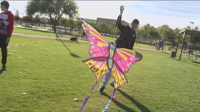 'Volando' cometas en Fuenlabrada para llegar a ser, algún día, ingeniero aeronáutico
