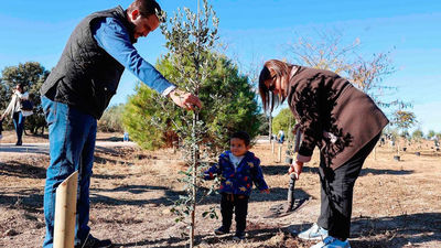 La iniciativa 'Bosque de la Vida' suma otros 300 árboles plantados en homenaje a los niños  nacidos en Pozuelo