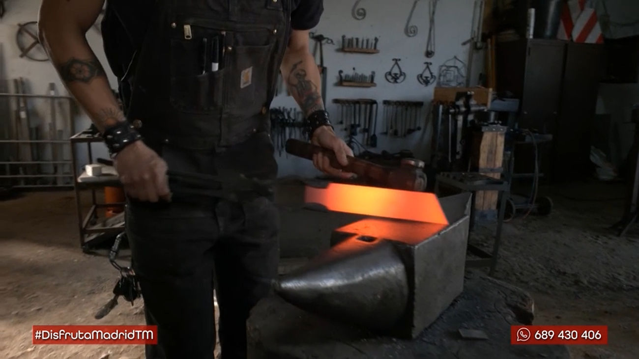 Herrero forjador, descubre cómo es este interesante oficio tradicional en el siglo XXI