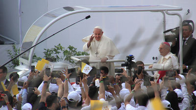El Papa, sobre las protestas en Irán: "Una sociedad que cancela  a las mujeres de la vida pública, se empobrece"