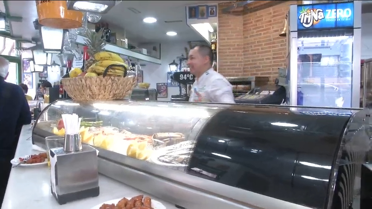 Bares y restaurantes de Madrid apagan sus luces en protesta por los costes energéticos