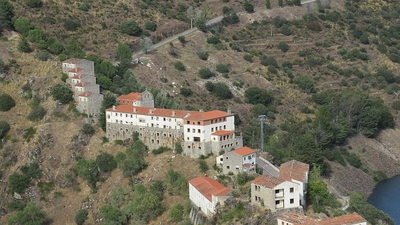 El pueblo, con 44 casas y piscina municipal, que puedes comprar por 260.000 euros