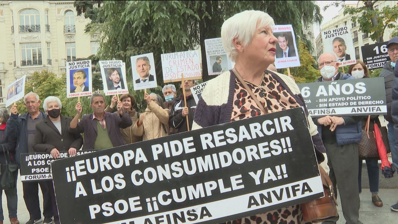 Los afectados por la estafa de Fórum Filatélico se manifiestan frente al Congreso