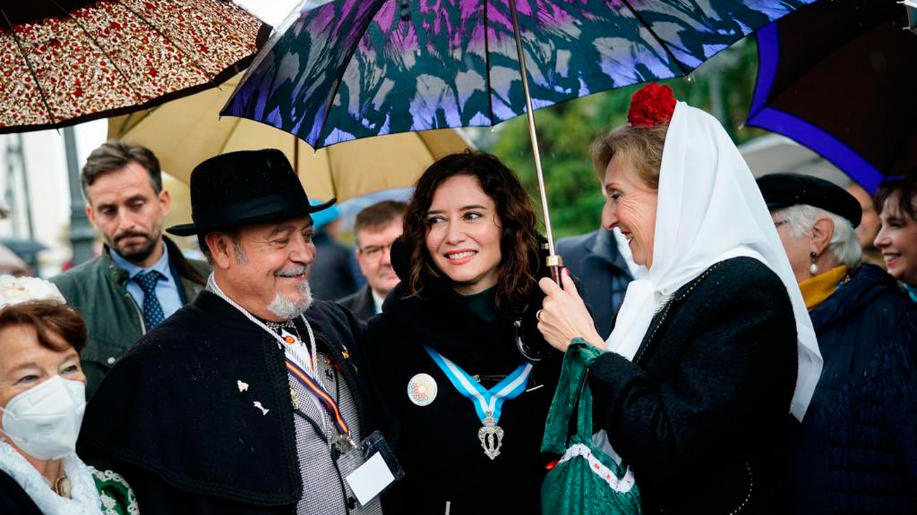 Ayuso se acuerda de "las personas que están solas", en el Día de la Almudena