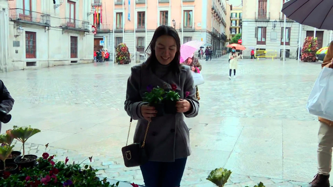 Flores para las 'Almudenas' de Madrid