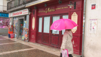 Día triste en Arganda del Rey: La centenaria pastelería 'La Moderna' echa el cierre