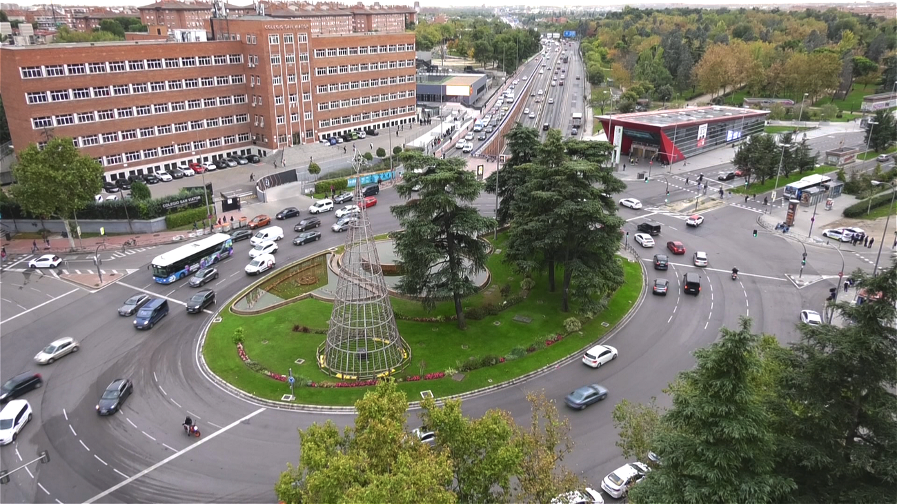 Los vecinos de Plaza Elíptica, hartos del ruido y la contaminación producidos por el tráfico