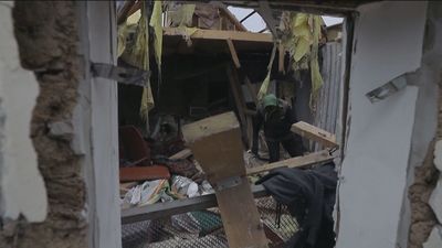 La retirada rusa en Ucrania hace recelar a Zelenski, presionado ahora para negociar