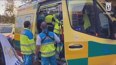 La agente que abatió al agresor de Villaverde disparó cuatro veces su arma, según una testigo