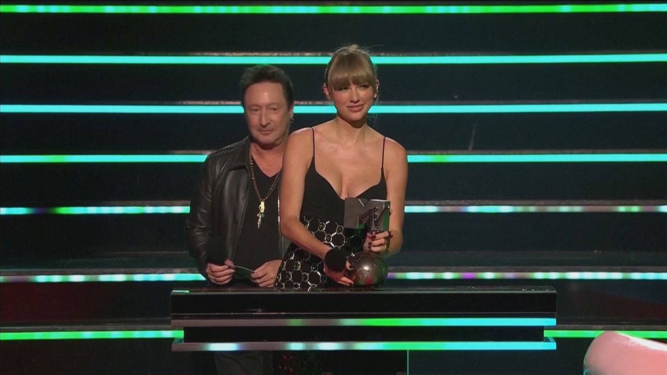 Rosalía, víctima del ciclón Taylor Swift en los MTV EMA 2022