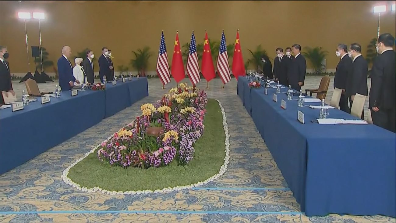 Biden insta a Xi Jinping a buscar formas de trabajar juntos para evitar conflictos