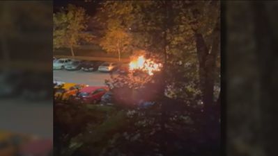 Susto en Móstoles por el incendio de varios coches en la calle