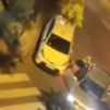 Así roban el catalizador de un taxi en Madrid en segundos