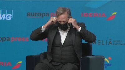 Autobuses y aviones piden retirar el uso obligatorio de la mascarilla en el transporte público